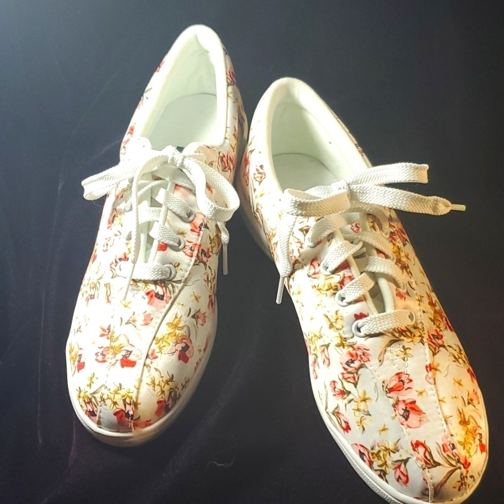 Easy Spirit Satin Floral Casual Sneakers Size 11 NWOT